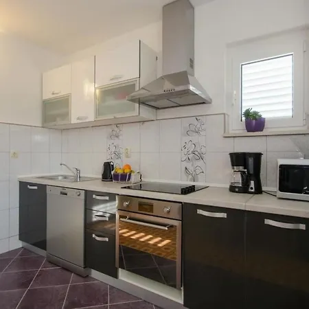 Apartment Maris - Location&Parking * Trogir